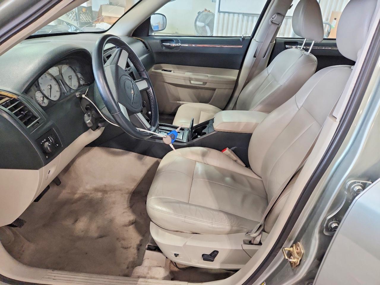 CHRYSLER 300 2005 — 8