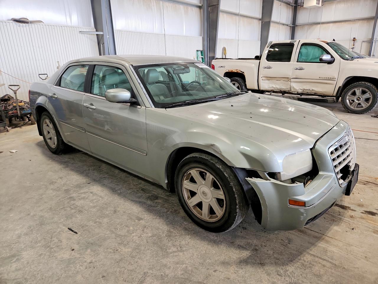 CHRYSLER 300 2005 — 5