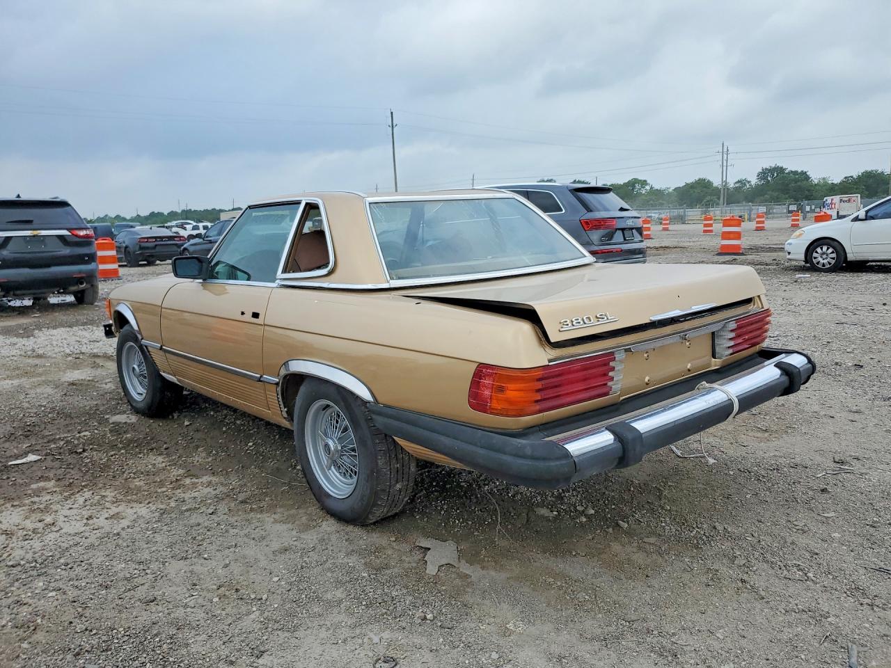 MERCEDES-BENZ 380 1982 — 3