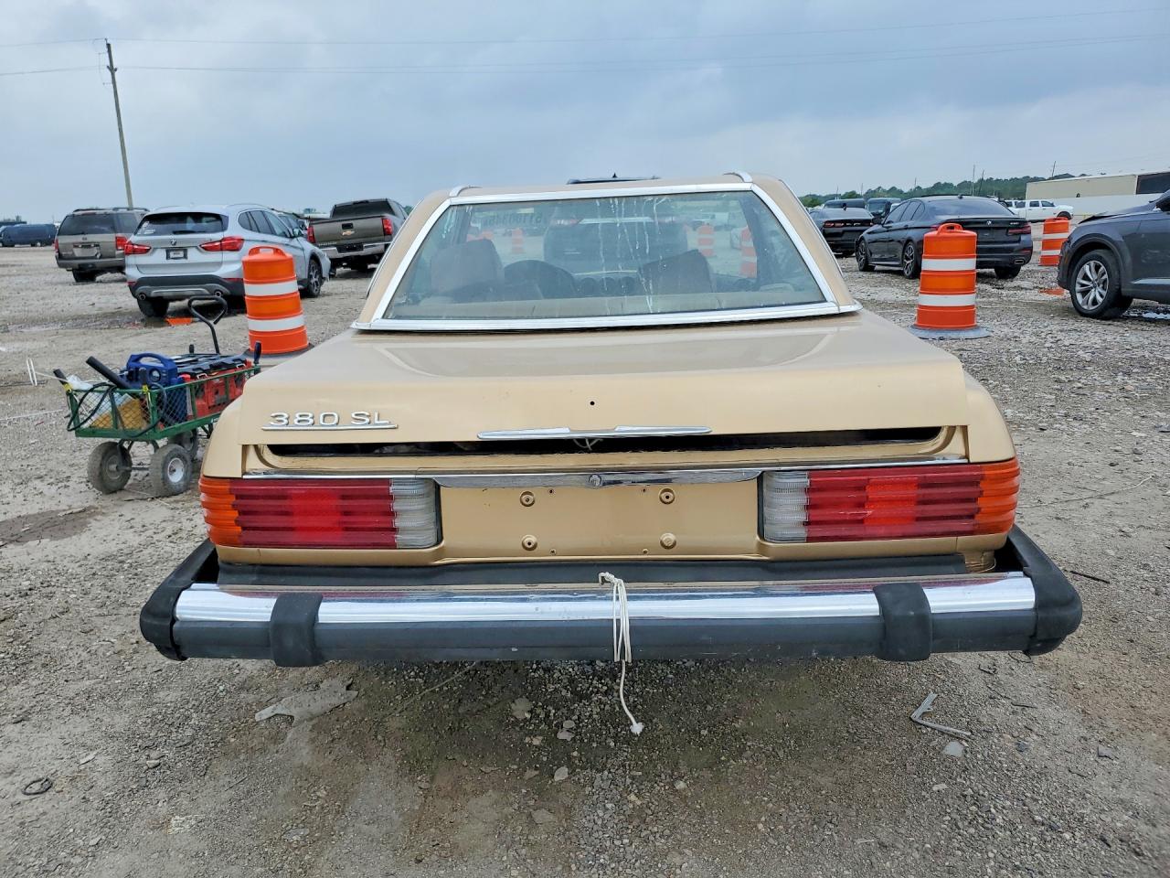 MERCEDES-BENZ 380 1982 — 7