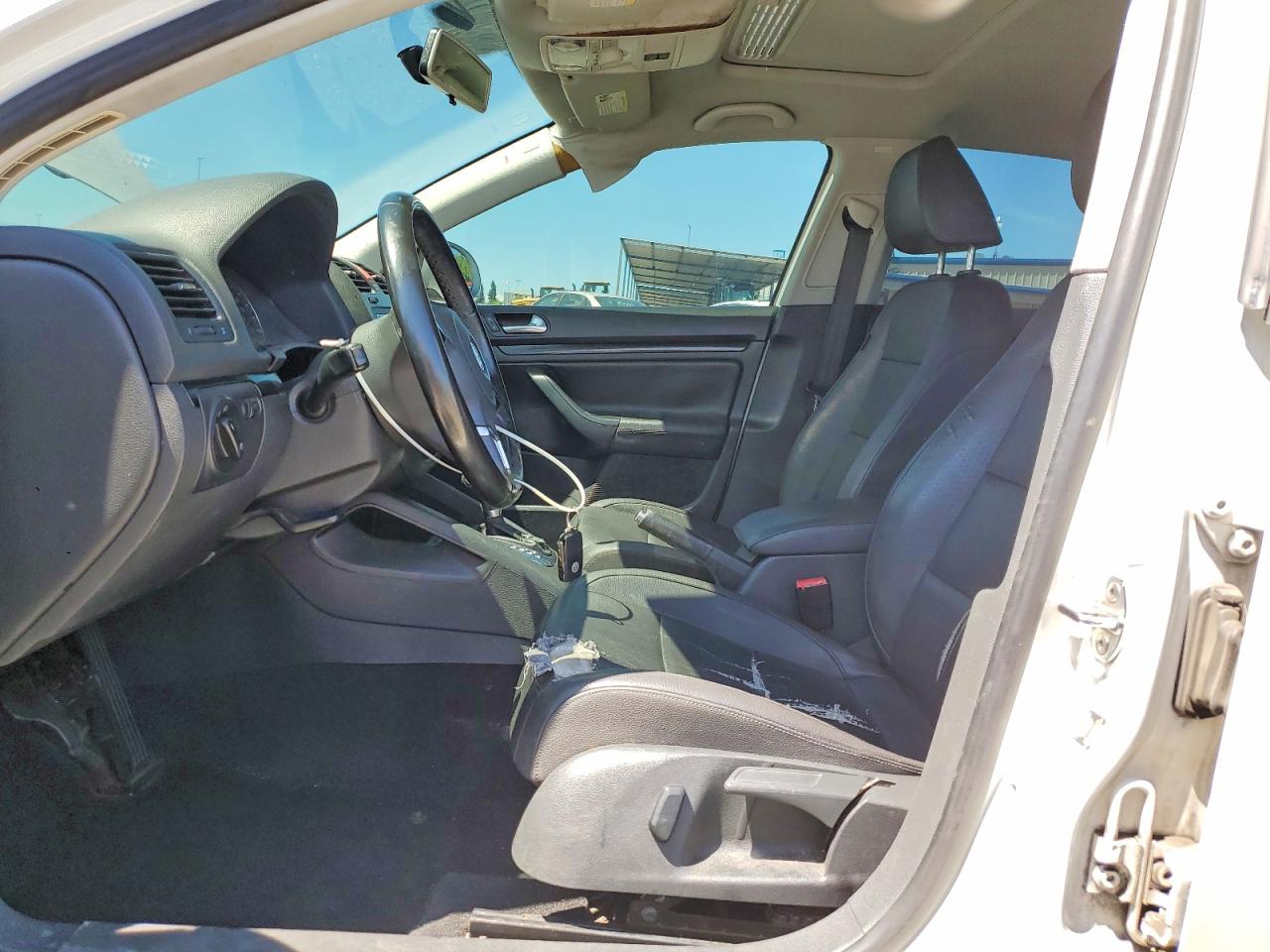 VOLKSWAGEN JETTA 2010 — 8