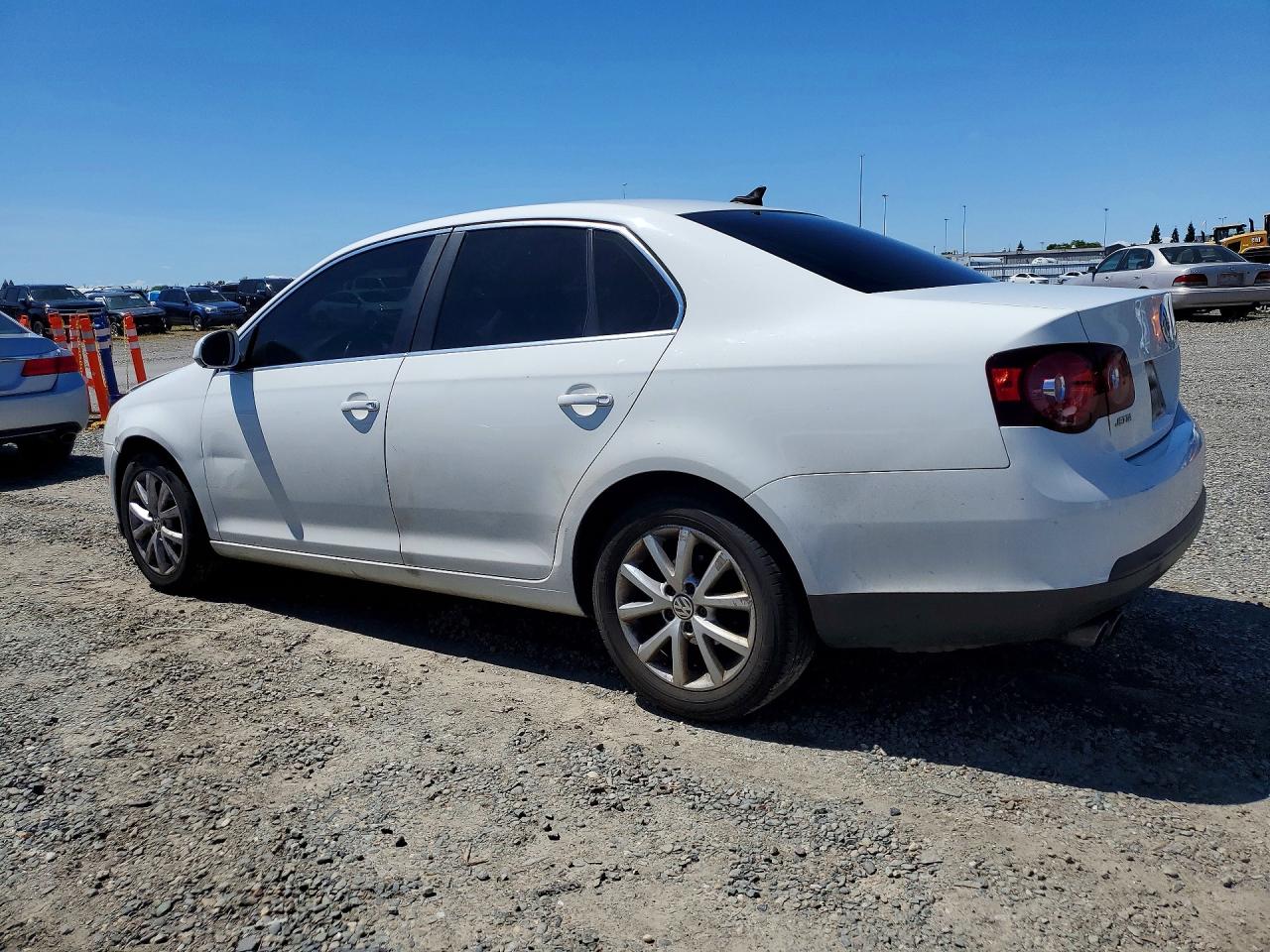 VOLKSWAGEN JETTA 2010 — 3