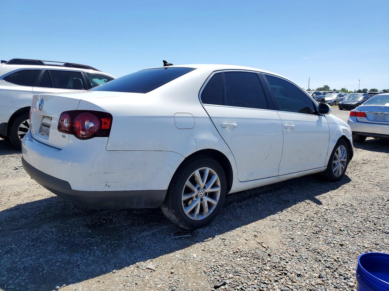 VOLKSWAGEN JETTA 2010 — 4