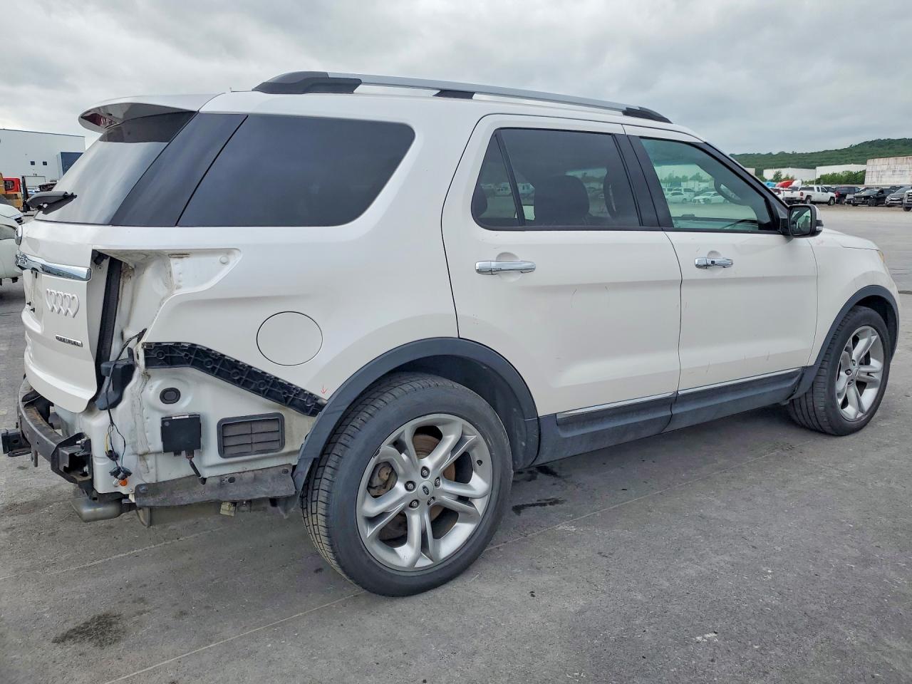 FORD EXPLORER 2015 — 4