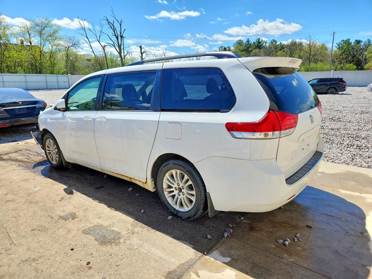 TOYOTA SIENNA 2013 — 3