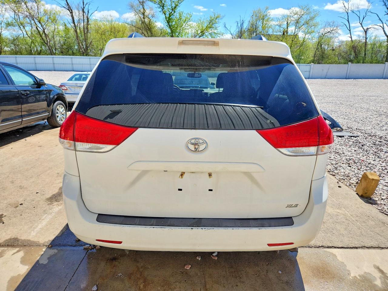 TOYOTA SIENNA 2013 — 7