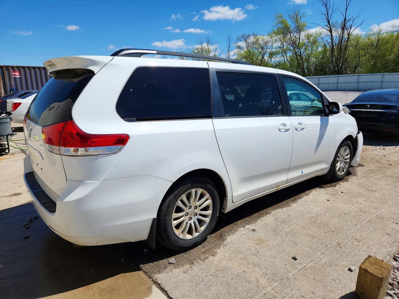 TOYOTA SIENNA 2013 — 4