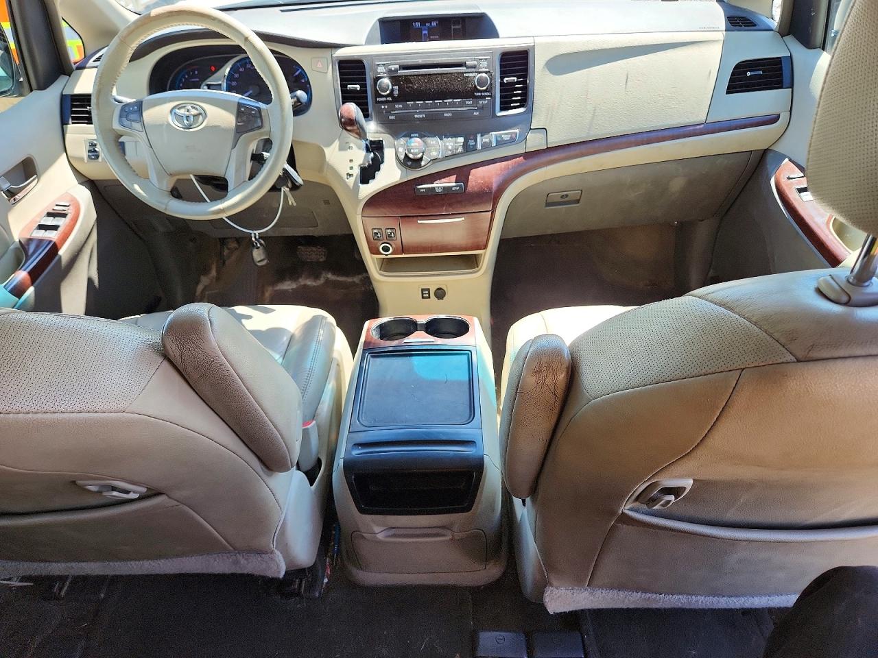TOYOTA SIENNA 2013 — 9