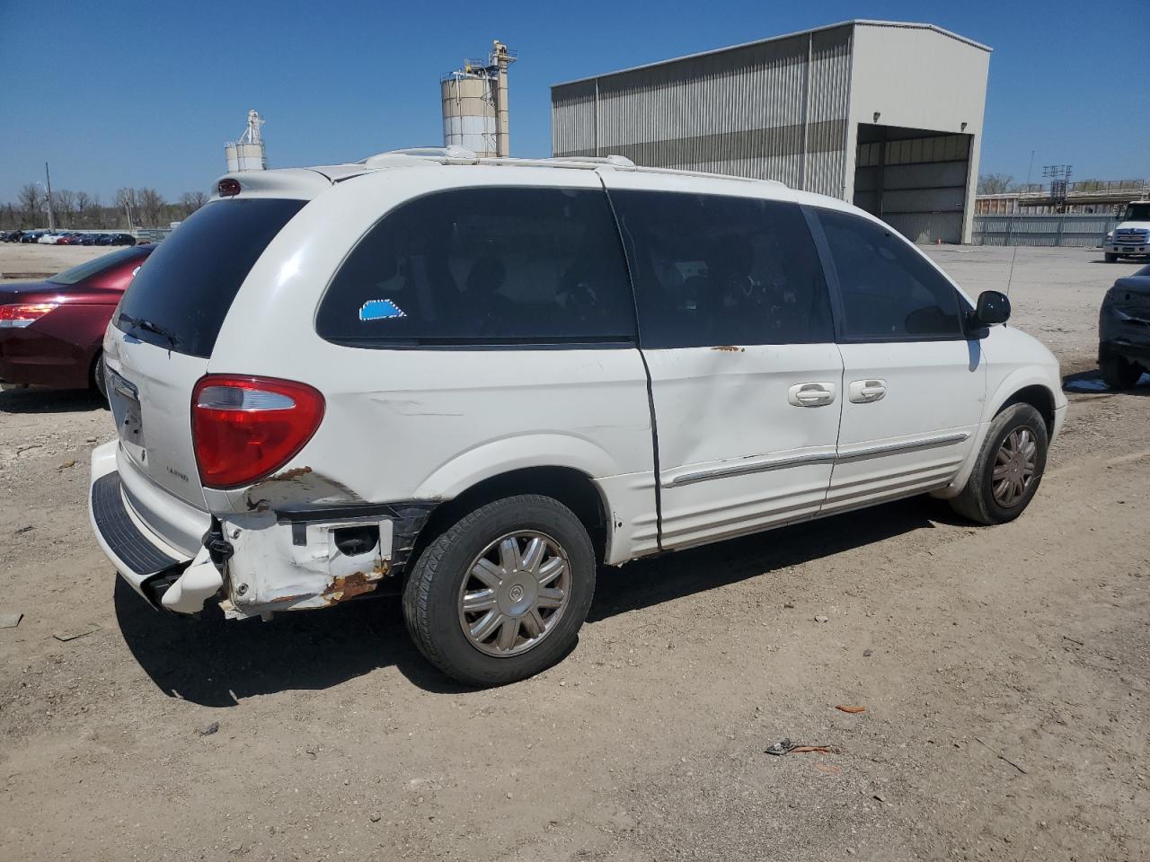 CHRYSLER TOWN & COUNTRY 2004 — 4