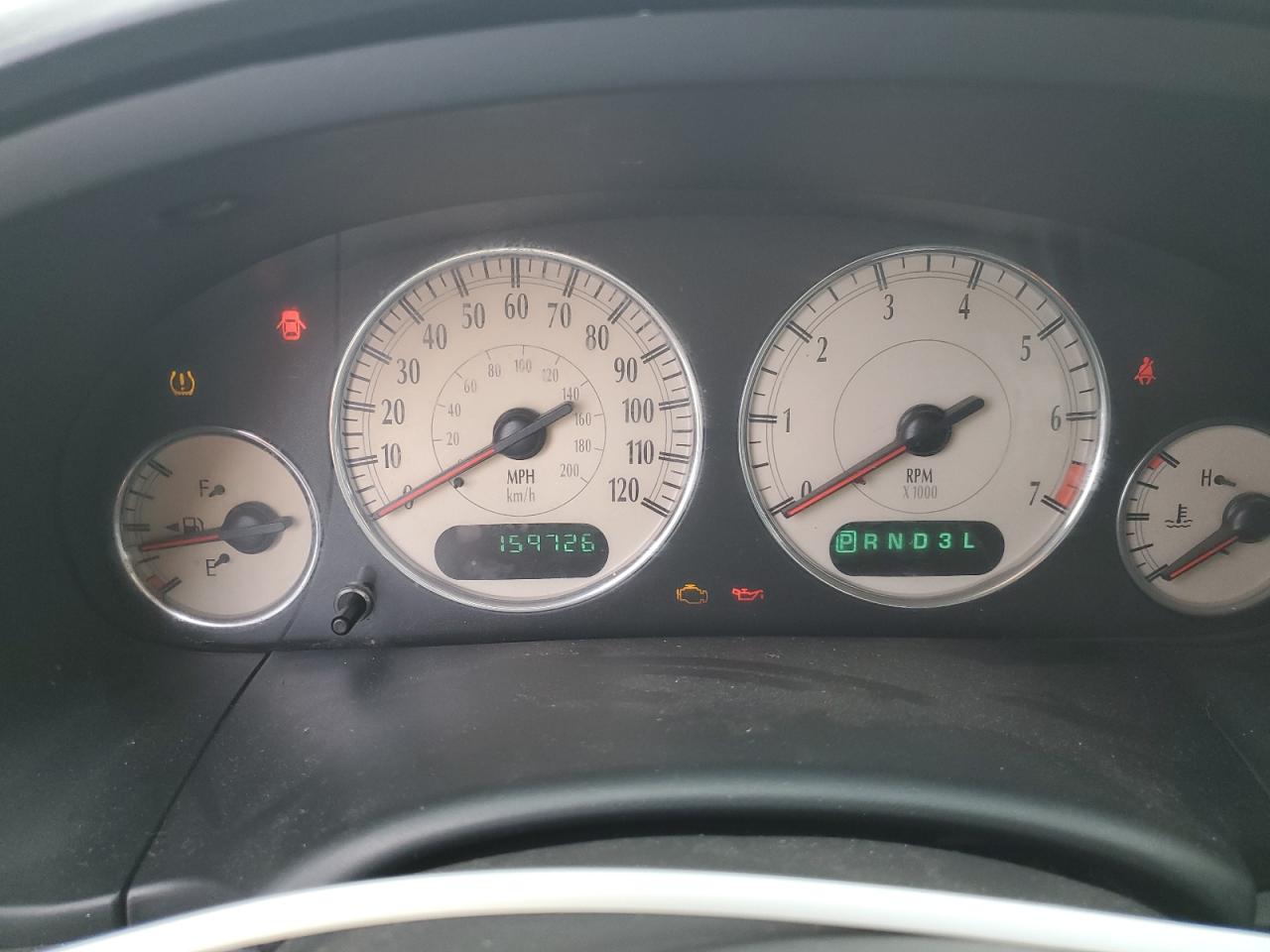 CHRYSLER TOWN & COUNTRY 2004 — 10