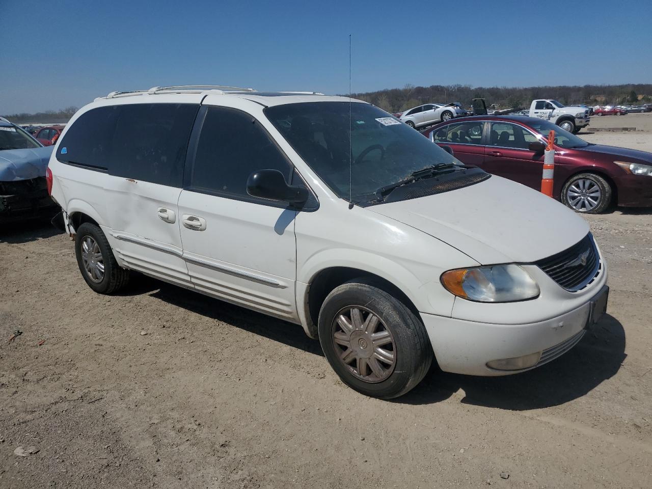 CHRYSLER TOWN & COUNTRY 2004 — 5