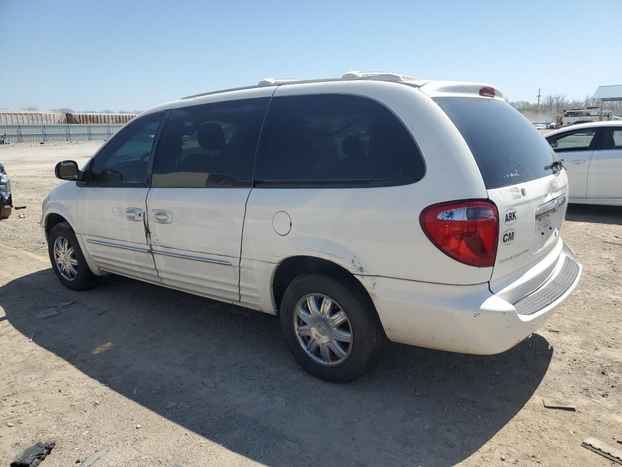 CHRYSLER TOWN & COUNTRY 2004 — 3