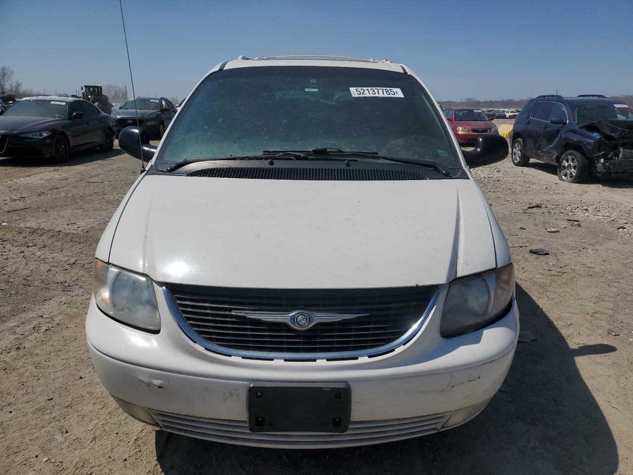 CHRYSLER TOWN & COUNTRY 2004 — 6