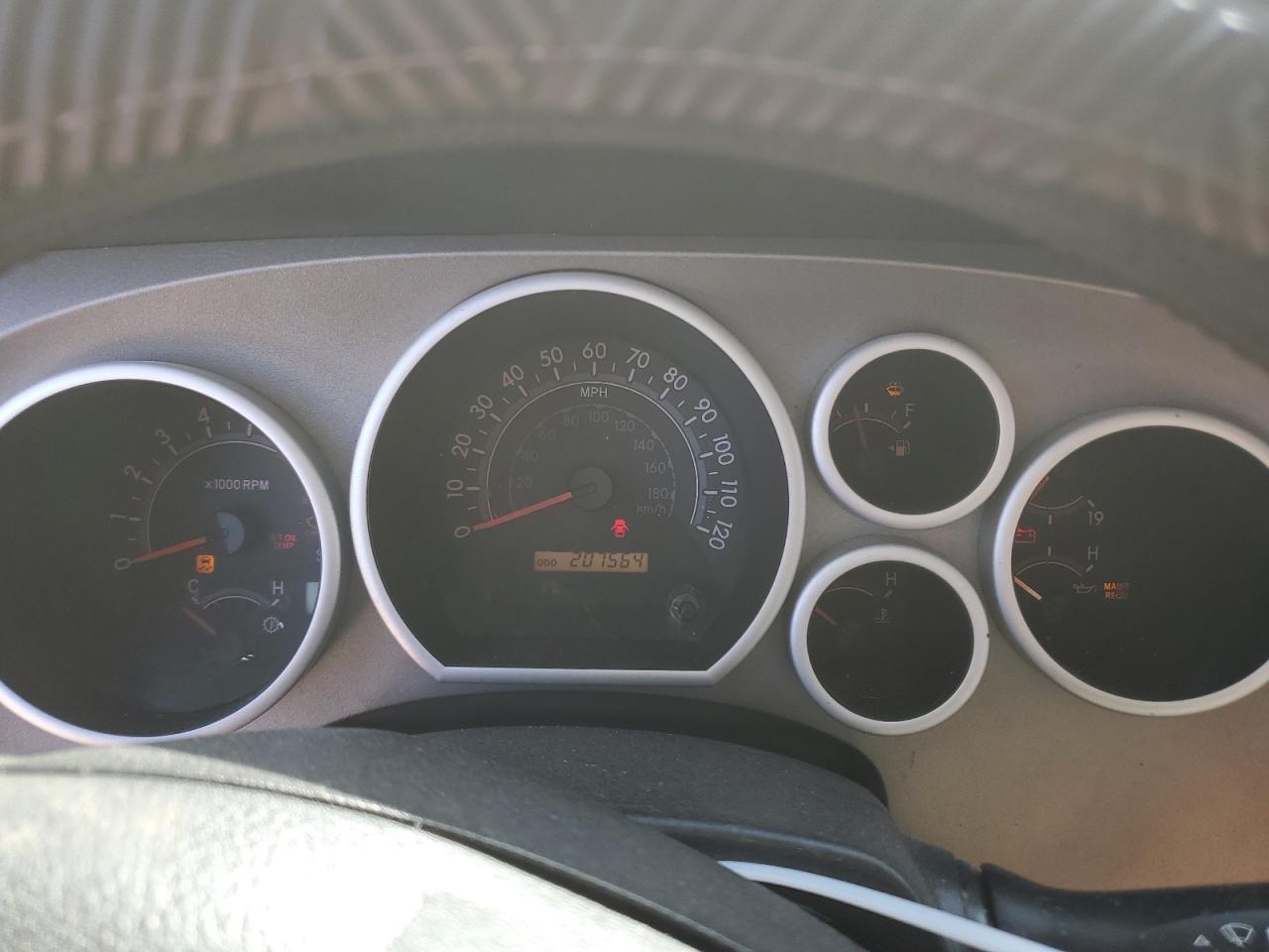 TOYOTA TUNDRA 2011 — 10