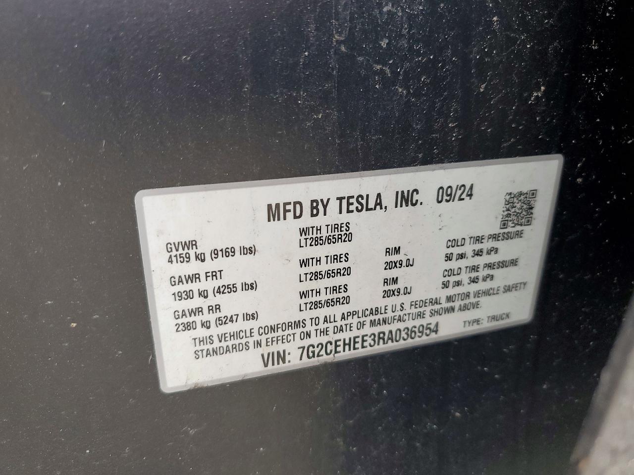 TESLA CYBERTRUCK 2024 — 13