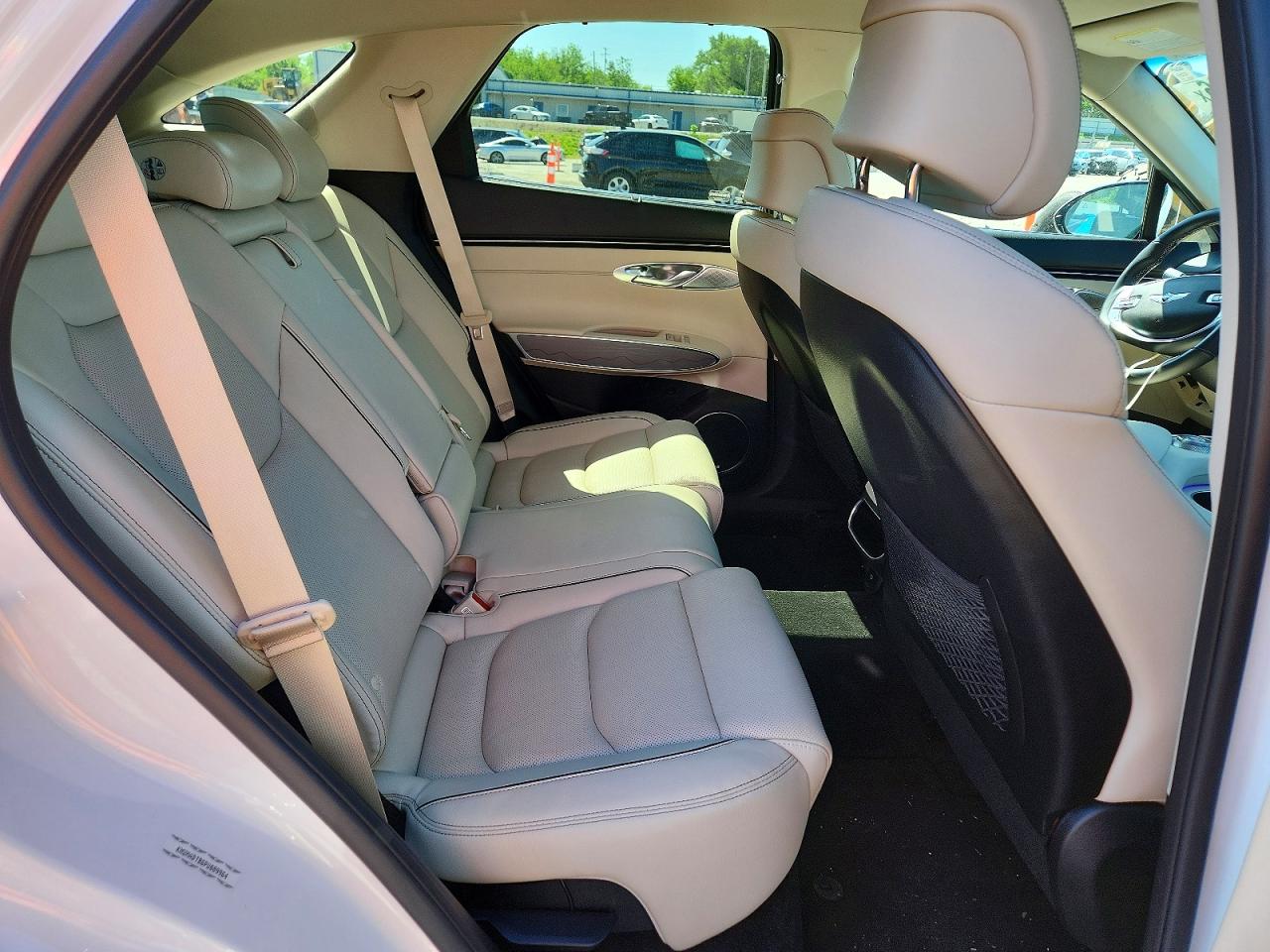 GENESIS GV70 2023 — 12