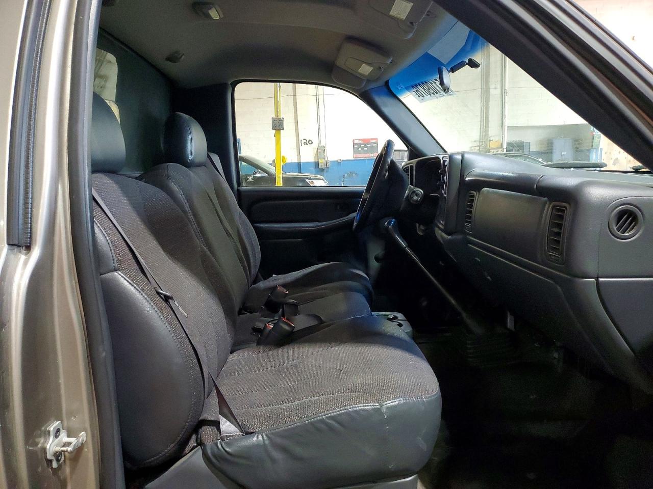 CHEVROLET SILVERADO 2000 — 11