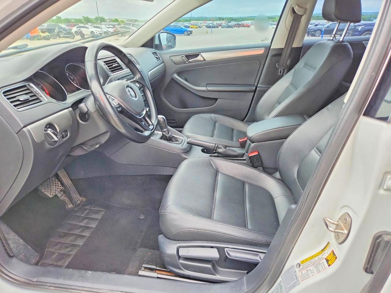 VOLKSWAGEN JETTA 2017 — 8
