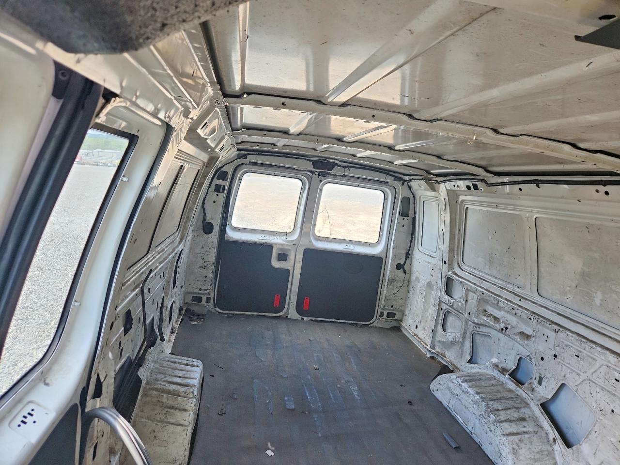 FORD ECONOLINE 2009 — 12