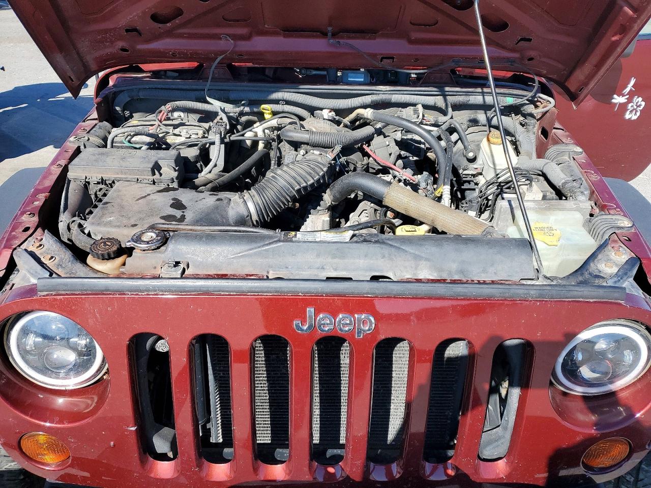 JEEP WRANGLER UNLIMITED 2010 — 12