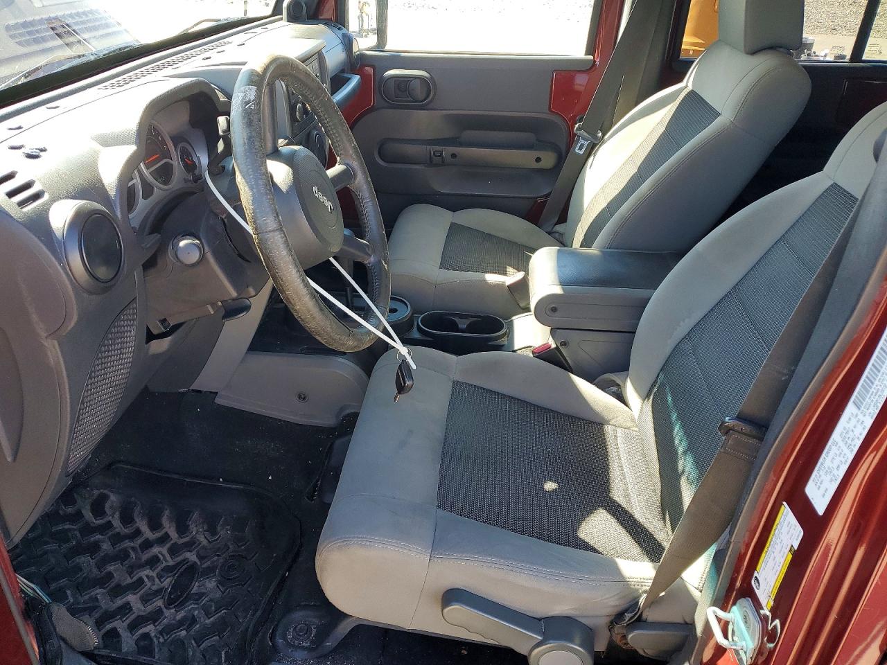 JEEP WRANGLER UNLIMITED 2010 — 8