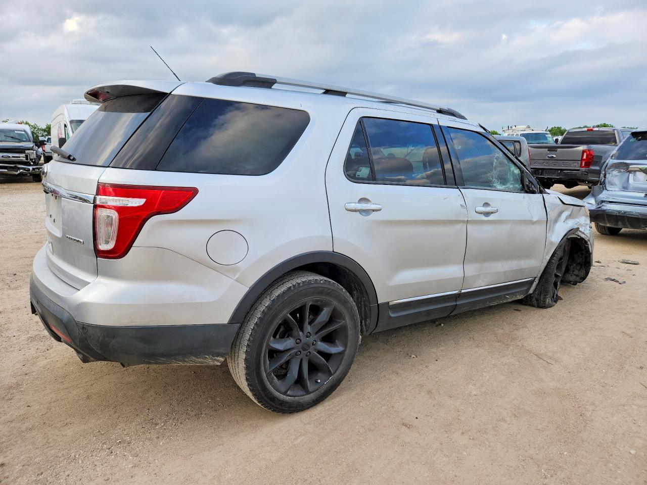FORD EXPLORER 2013 — 4
