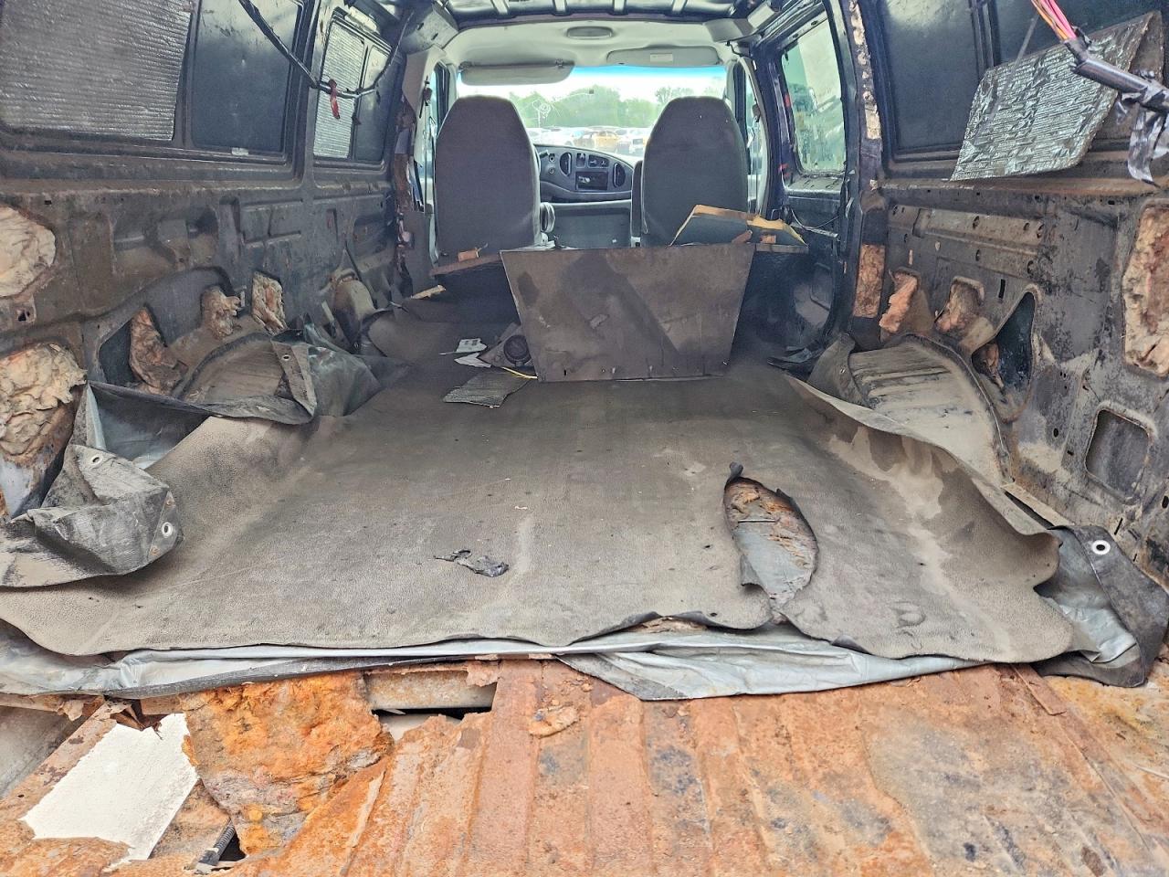 FORD ECONOLINE 2006 — 11