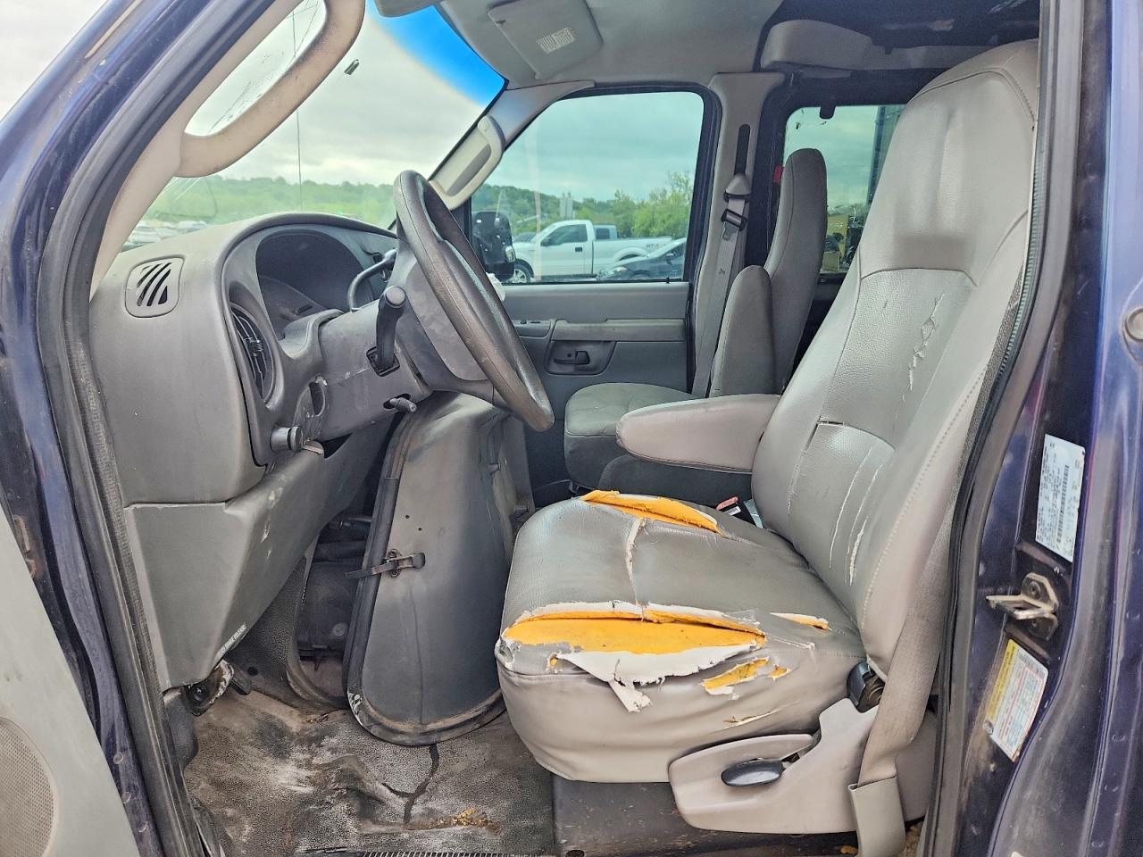 FORD ECONOLINE 2006 — 8