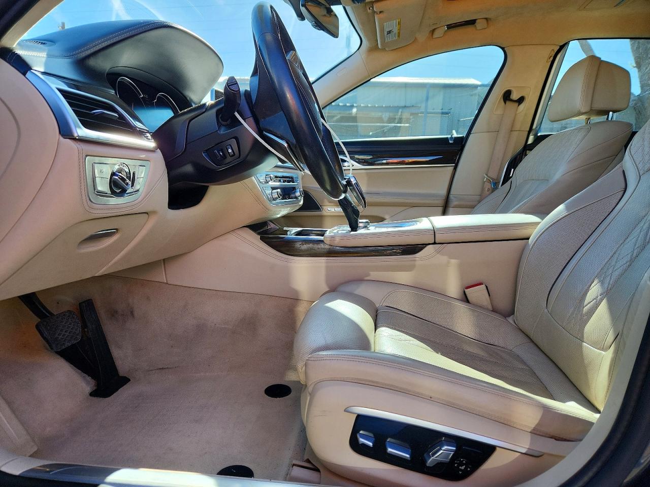 BMW 750 2016 — 8