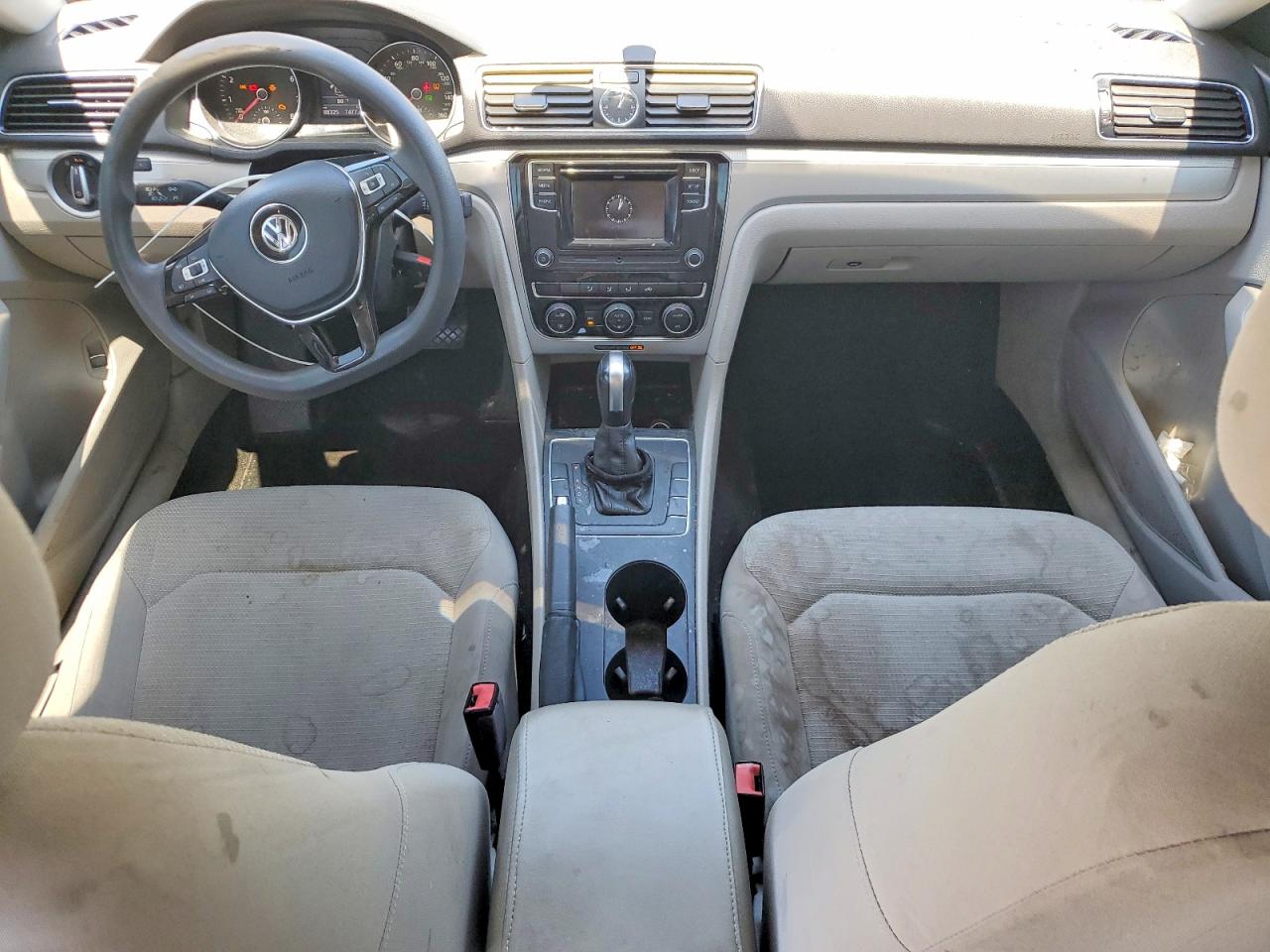 VOLKSWAGEN PASSAT 2016 — 9