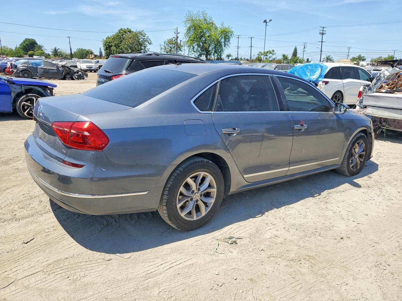 VOLKSWAGEN PASSAT 2016 — 4