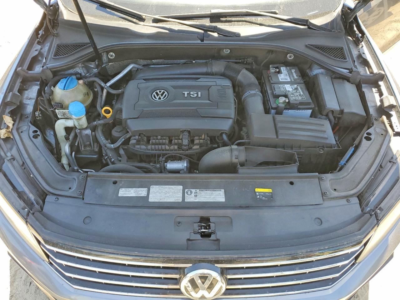 VOLKSWAGEN PASSAT 2016 — 12