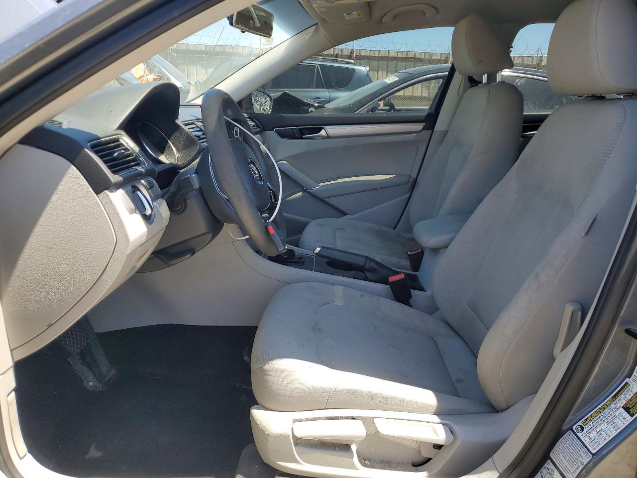 VOLKSWAGEN PASSAT 2016 — 8
