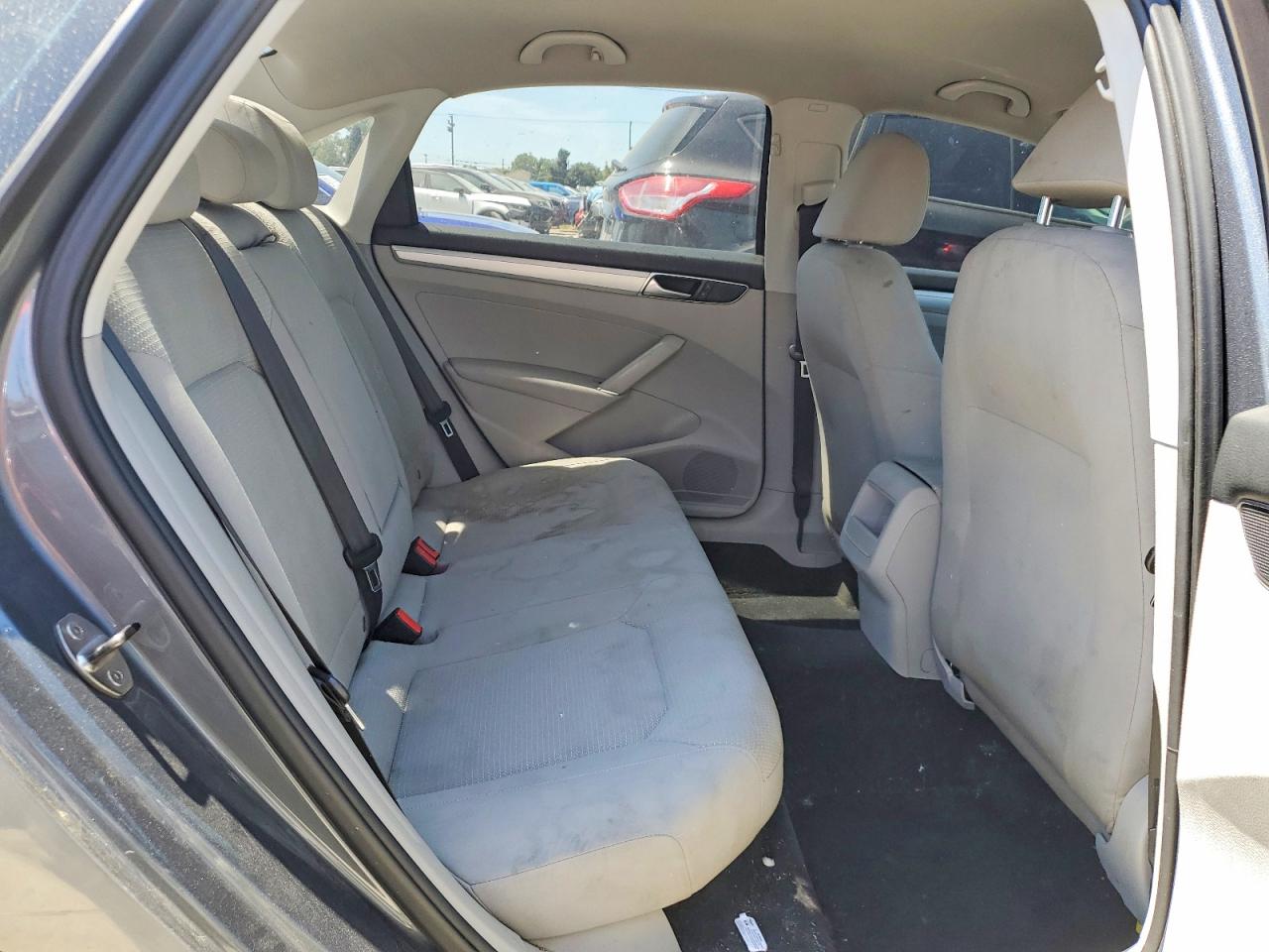VOLKSWAGEN PASSAT 2016 — 11