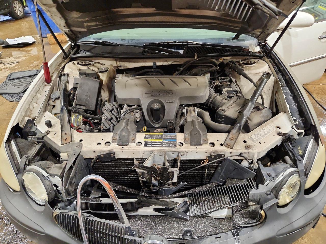 BUICK LACROSSE 2006 — 12