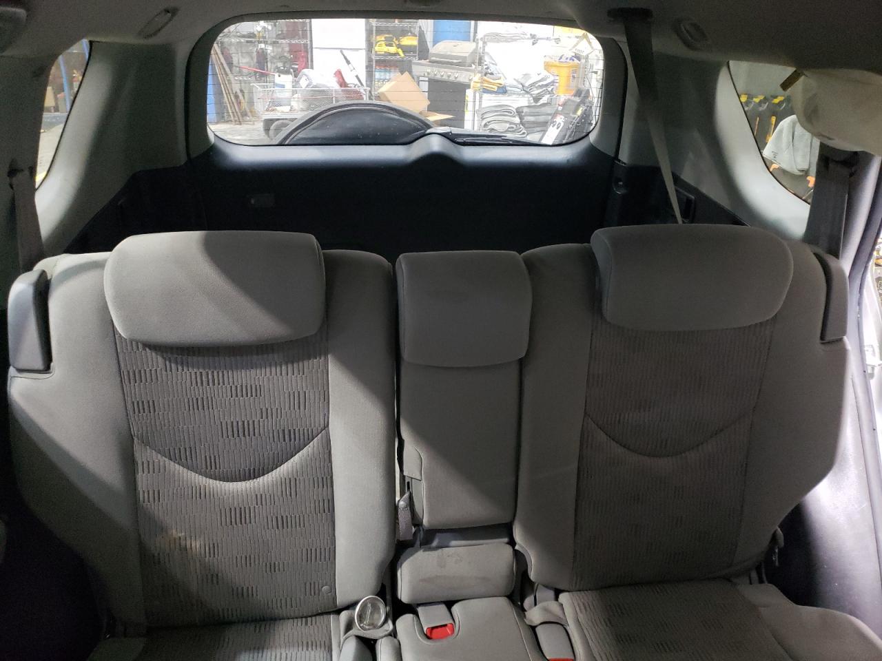 TOYOTA RAV4 2010 — 11