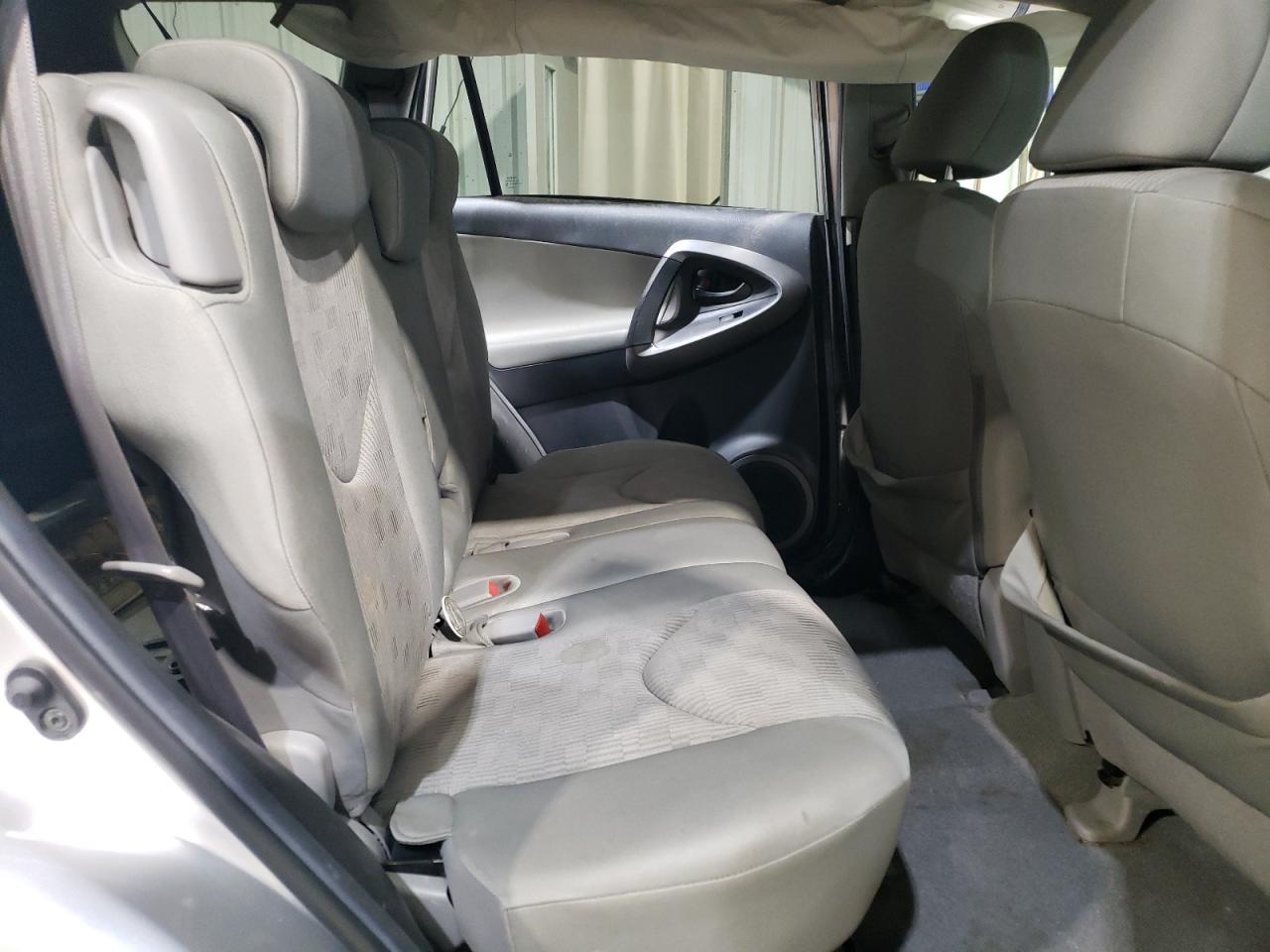 TOYOTA RAV4 2010 — 12