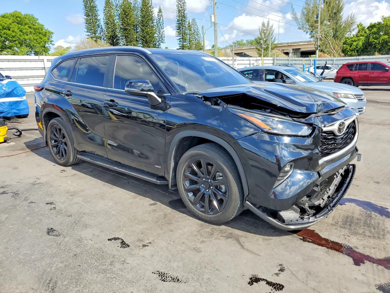 2025 TOYOTA HIGHLANDER HYBRID XLE