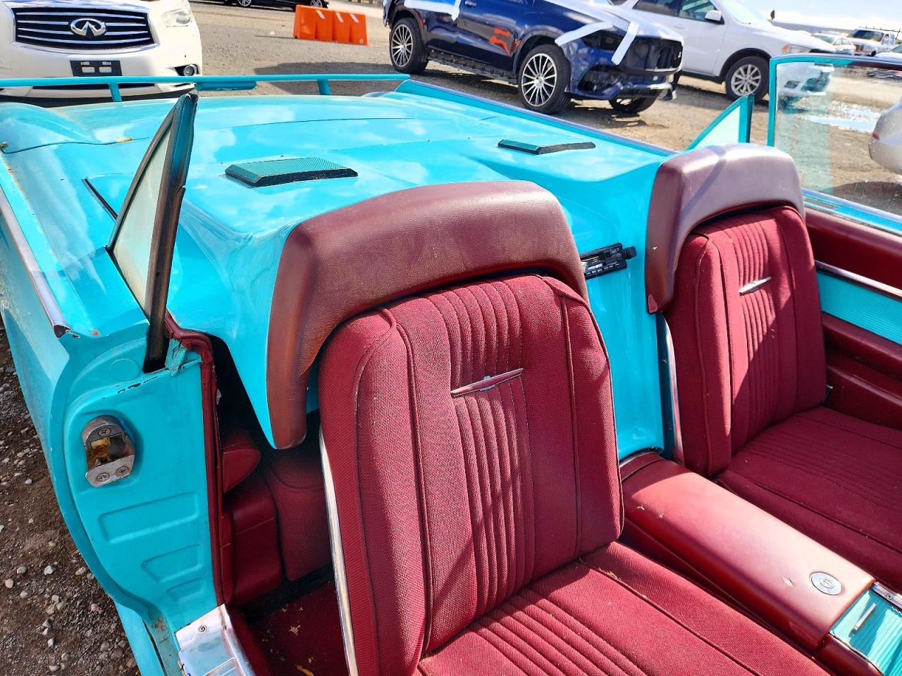 FORD THUNDERBIRD 1963 — 11