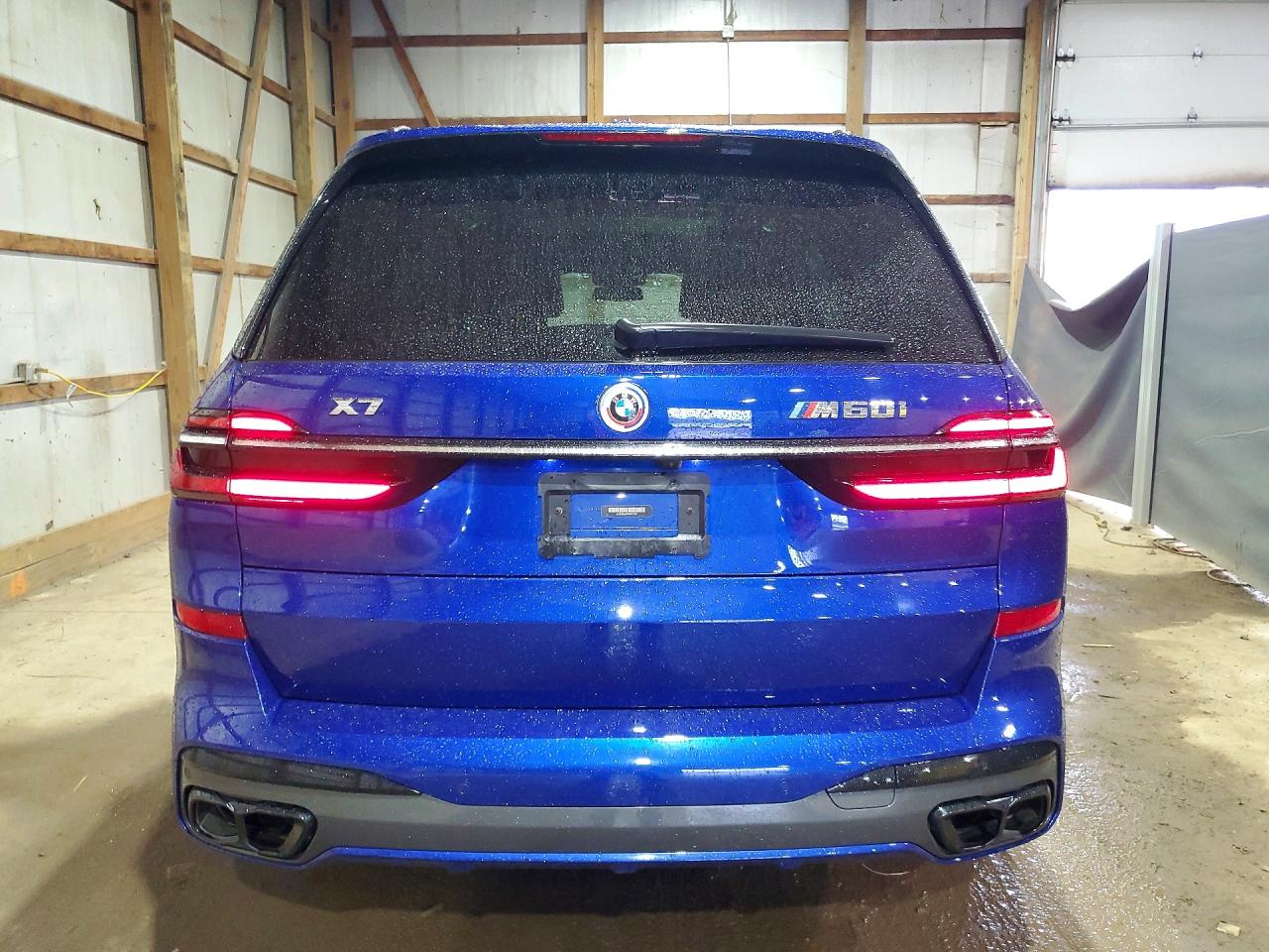 BMW X7 2023 — 7