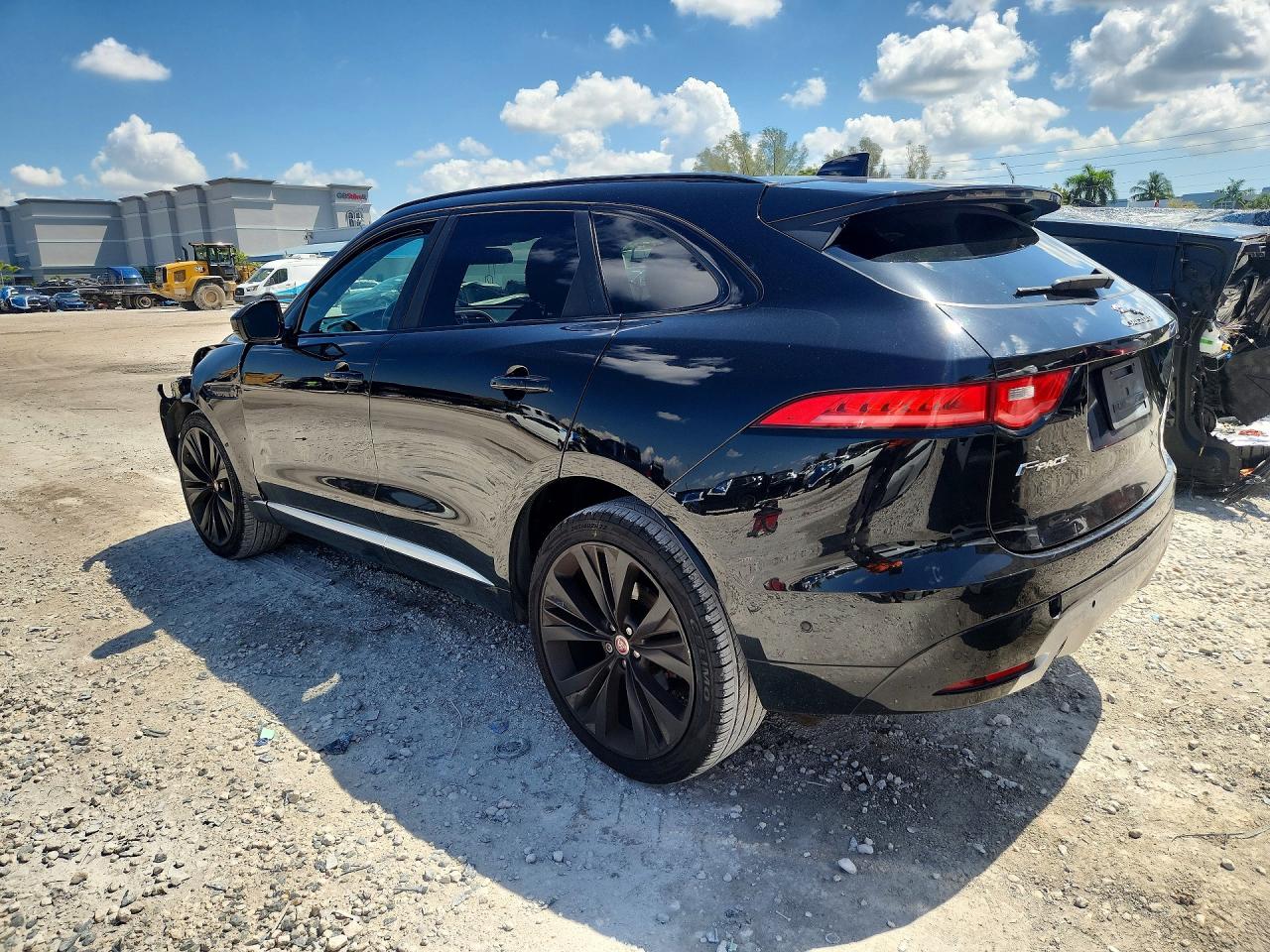 JAGUAR F-PACE 2018 — 3