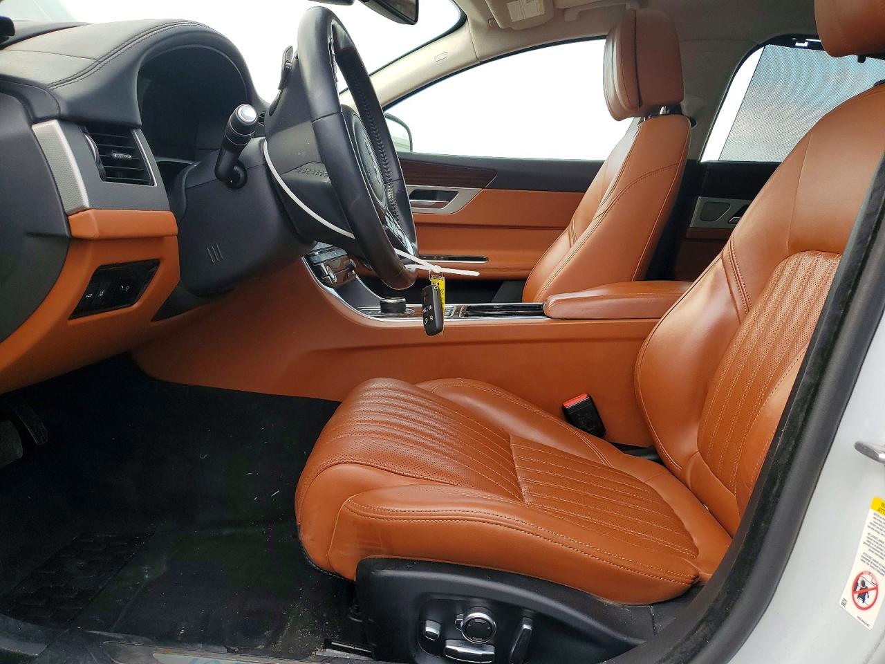 JAGUAR XF 2018 — 8
