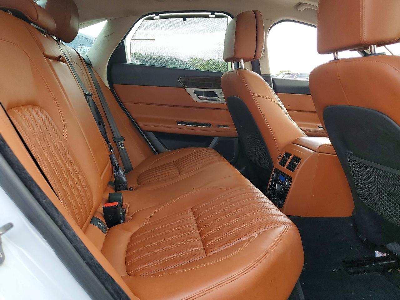 JAGUAR XF 2018 — 11