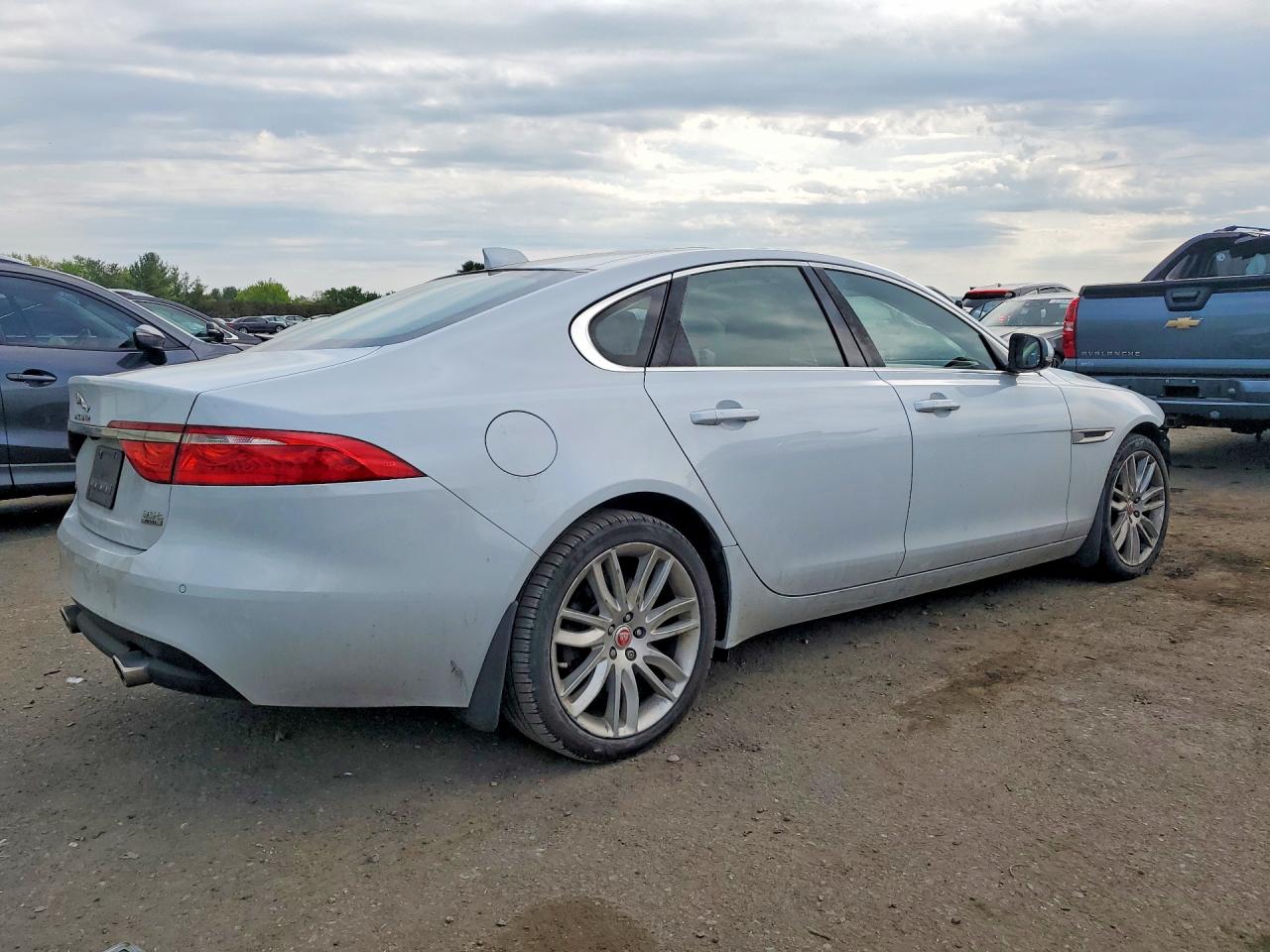 JAGUAR XF 2018 — 4