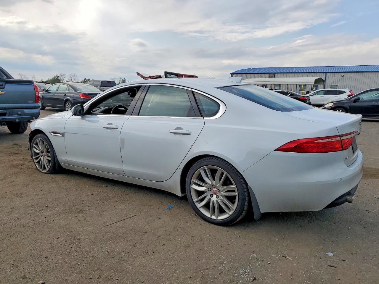 JAGUAR XF 2018 — 3