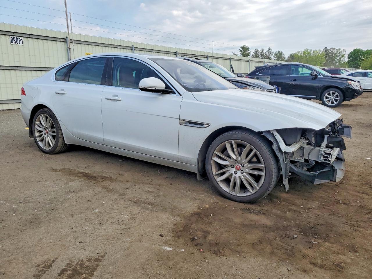 JAGUAR XF 2018 — 5