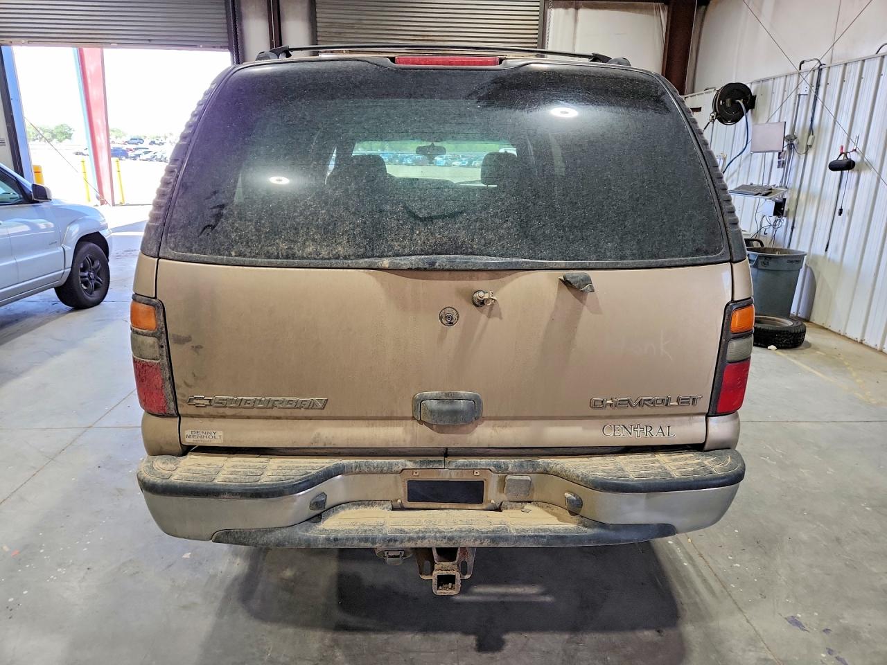 CHEVROLET SUBURBAN 2005 — 7