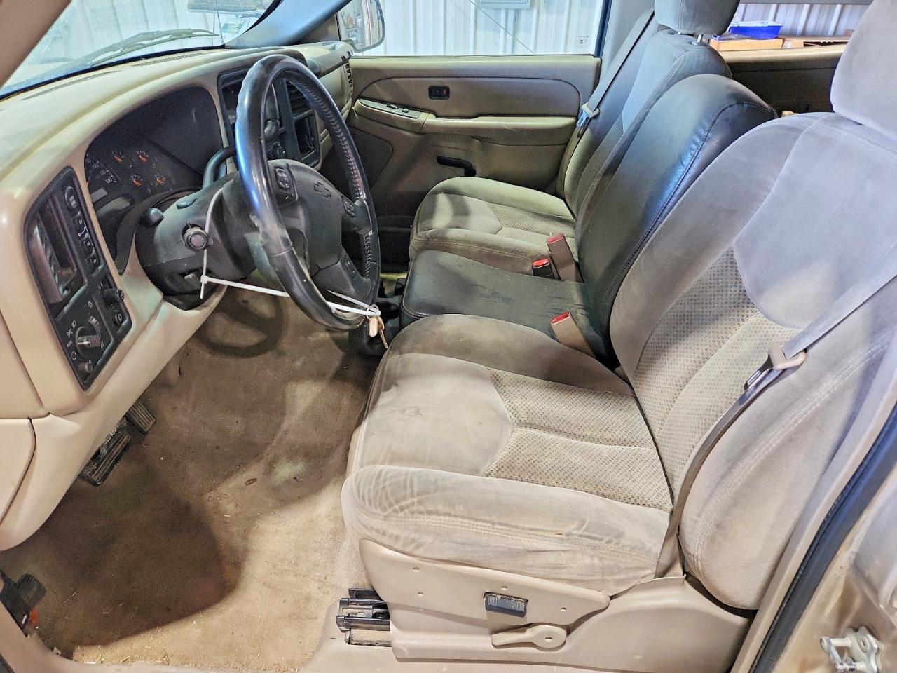 CHEVROLET SUBURBAN 2005 — 8