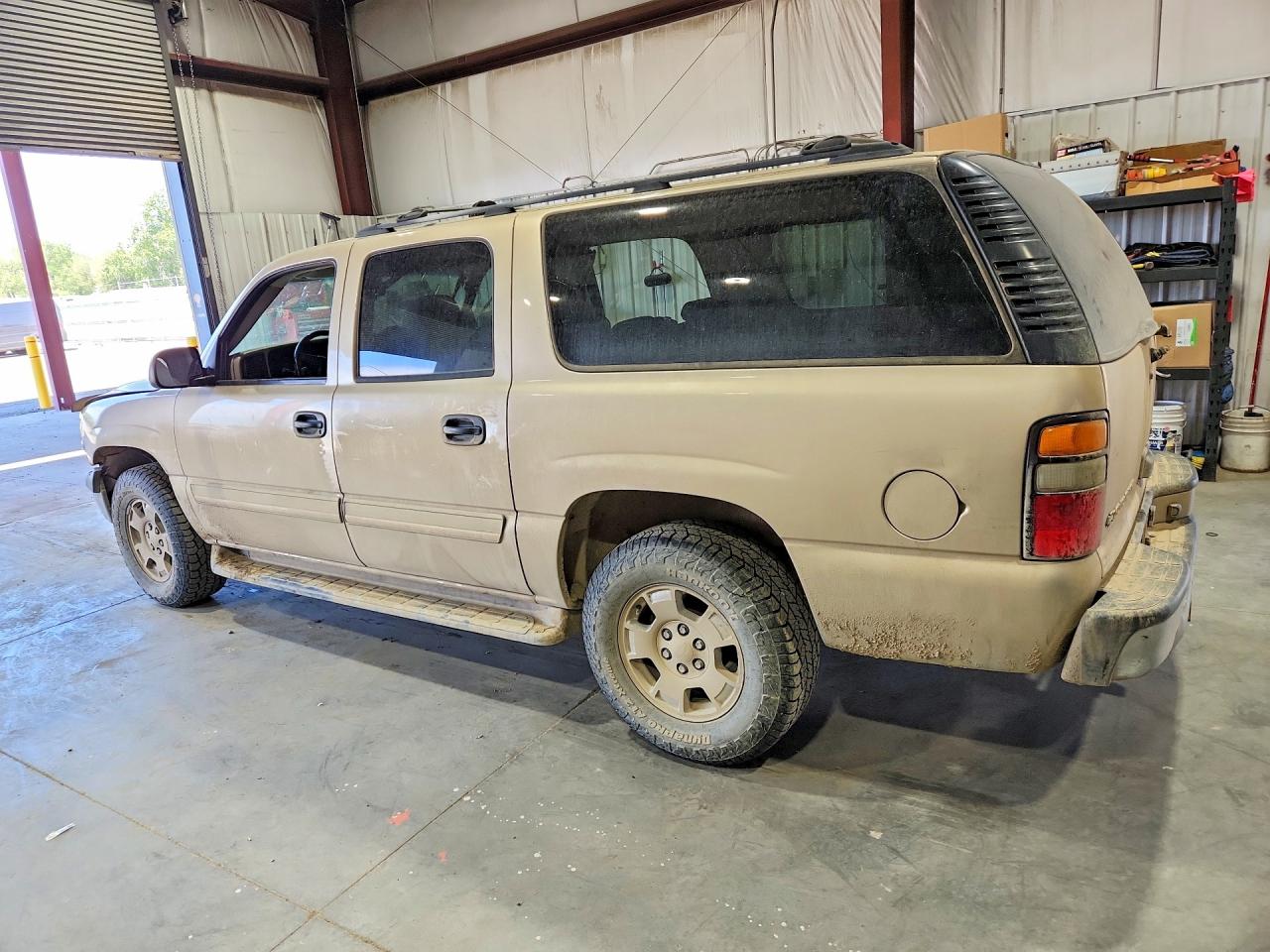 CHEVROLET SUBURBAN 2005 — 3