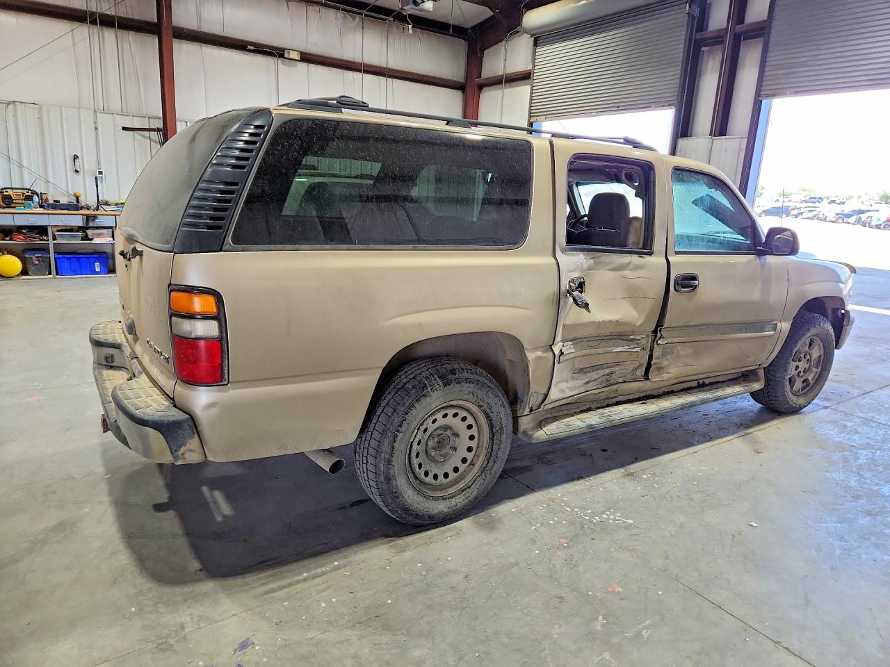 CHEVROLET SUBURBAN 2005 — 4